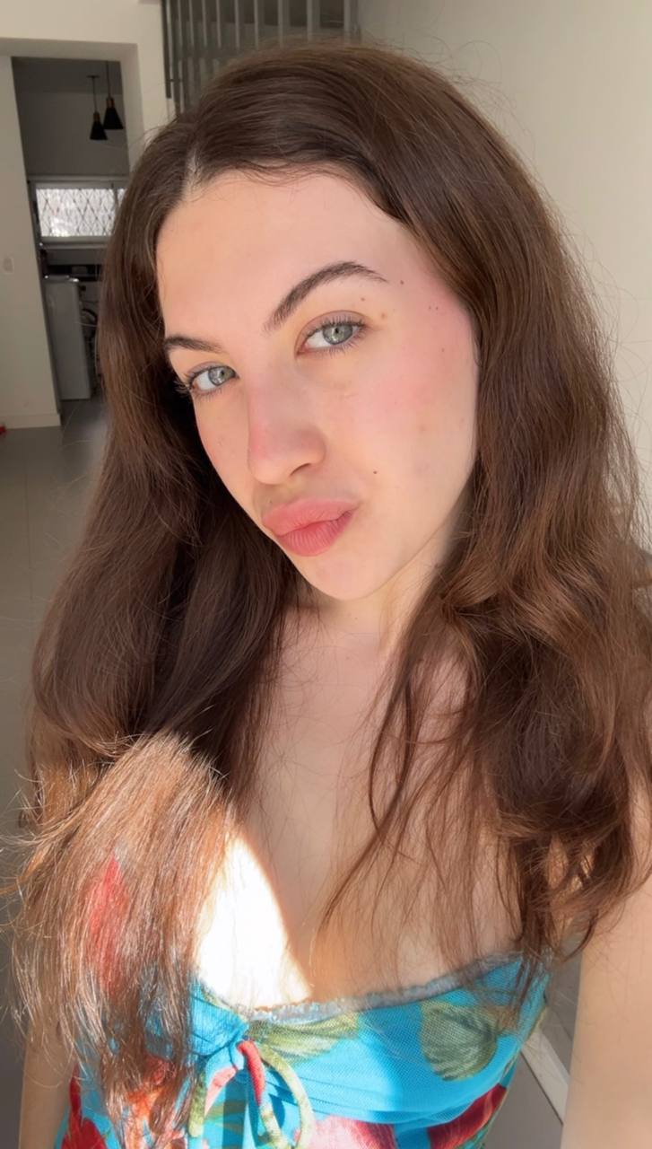 Nude girl Amber in San Tome