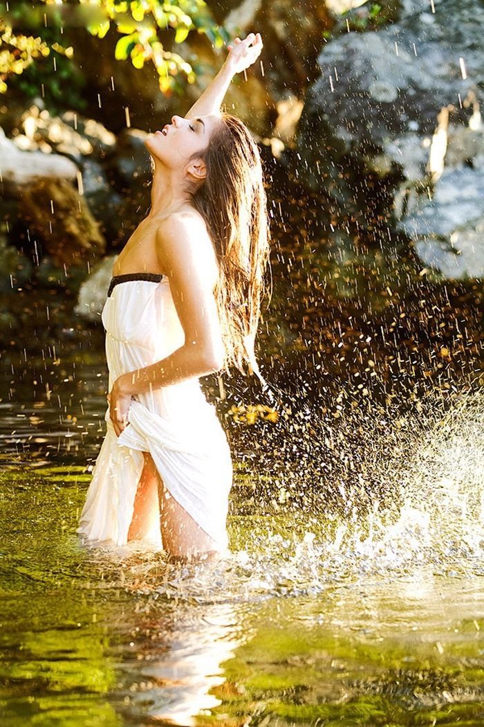 Marie Avgeropoulos in San Tome