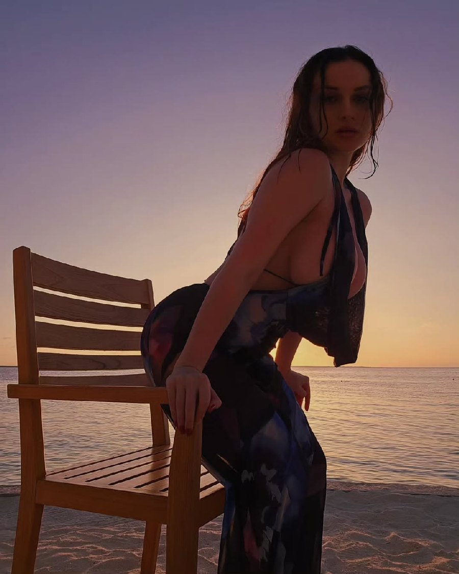 Sexy girl Miranda Faith nude in San Tome