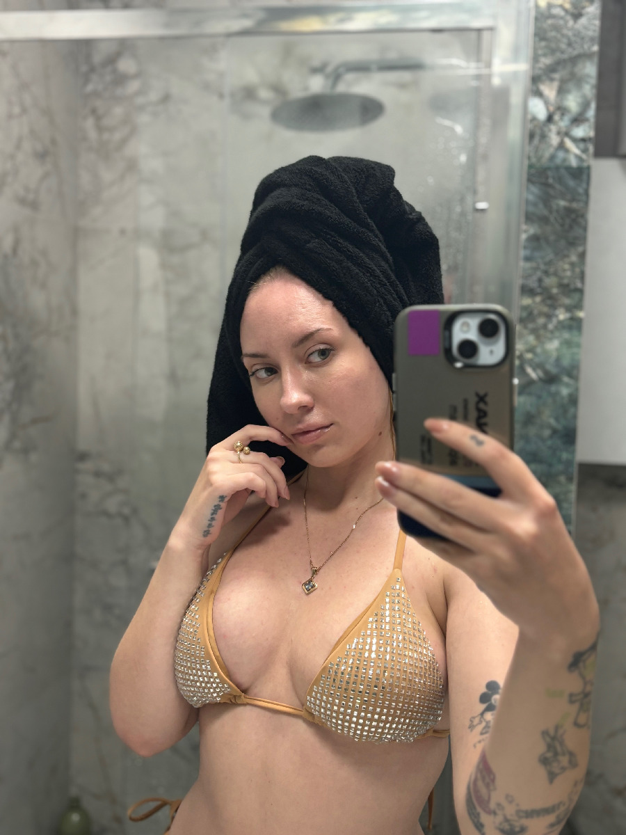 Nude girl KateV in San Tome