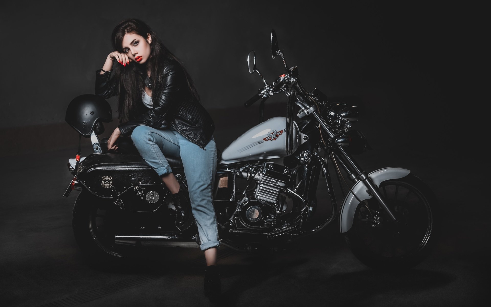 Biker girls: style and drive in San Tome