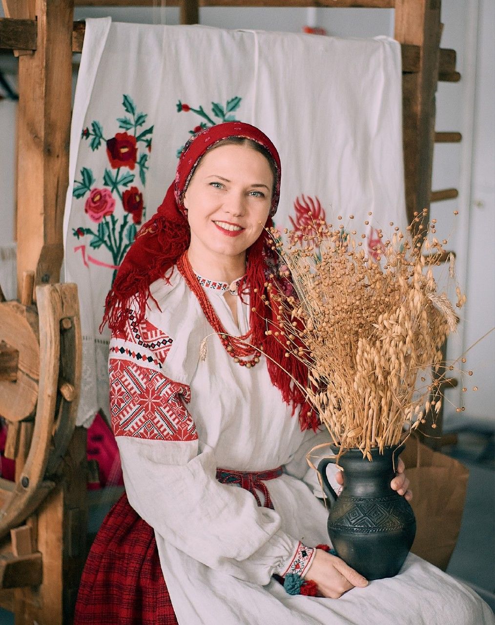 Women in Slavic costumes in San Tome