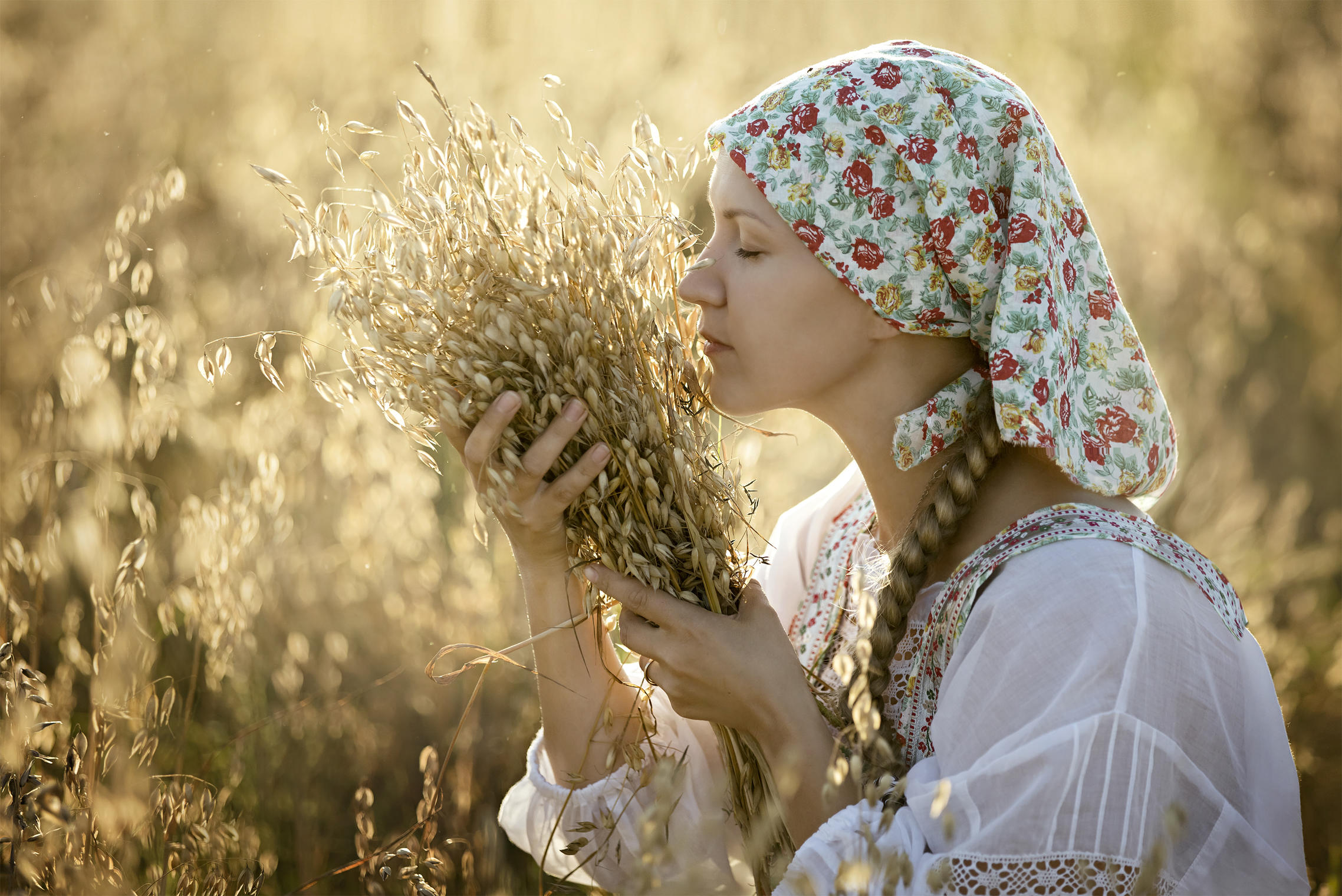 Photo Women in Slavic costumes in San Tome