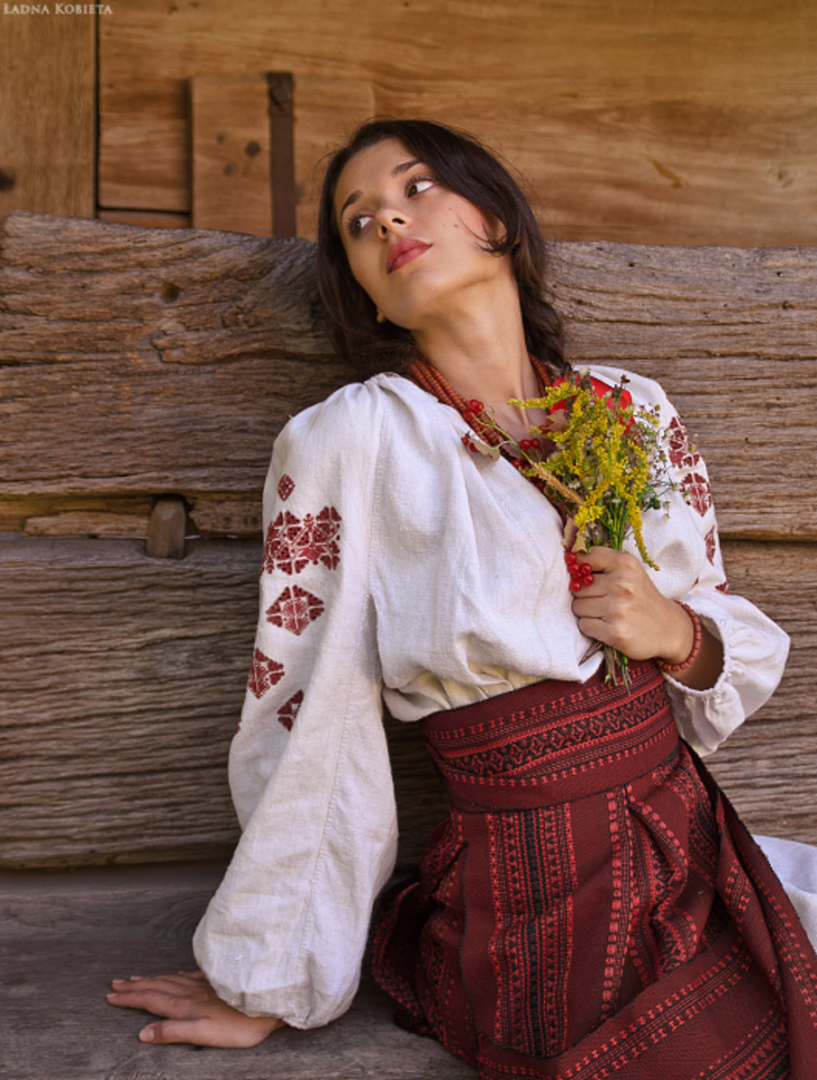 Girls in Slavic costumes in San Tome