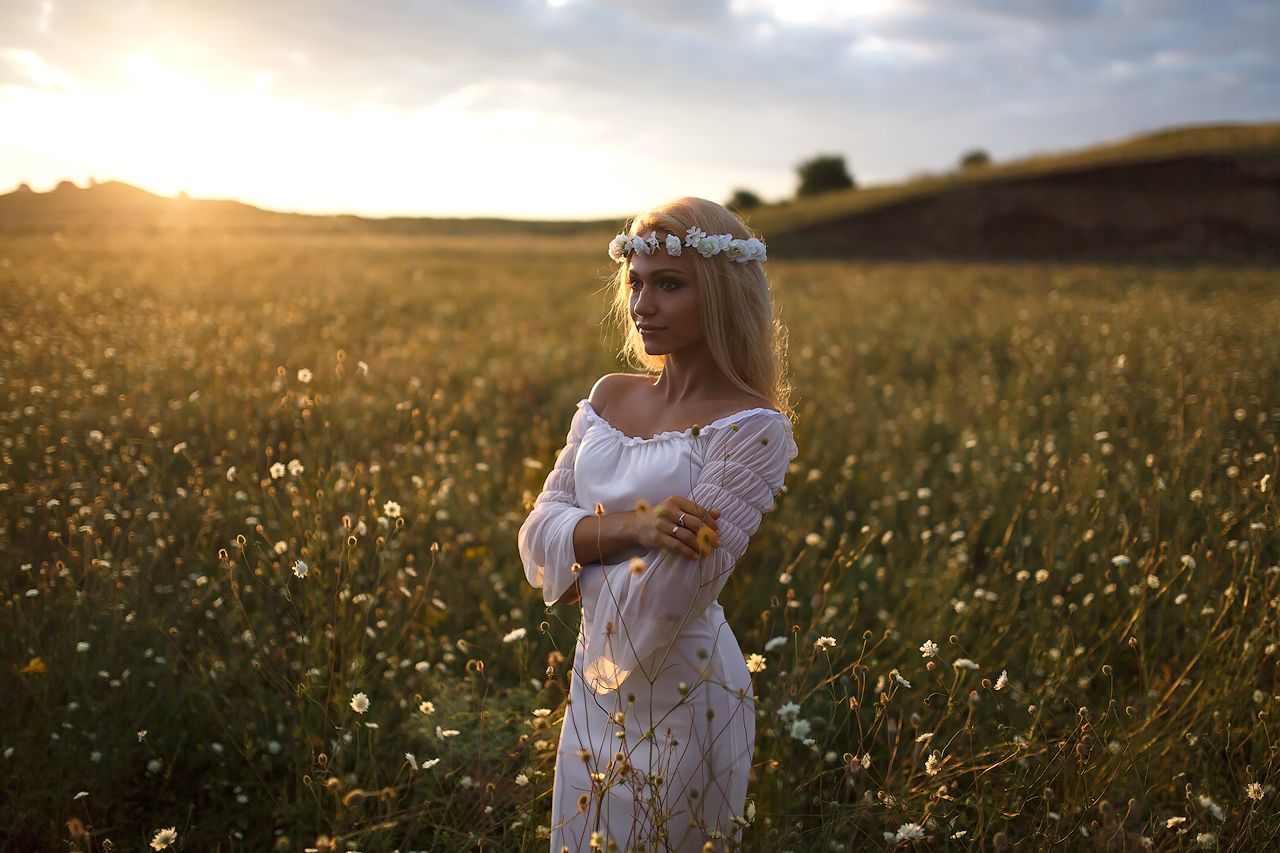 Girls in Slavic costumes in San Tome